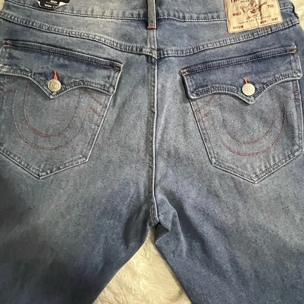 TRUE RELIGION Ricky Relaxed straight big T flap Medium Fresh Wash Jeans Size 34